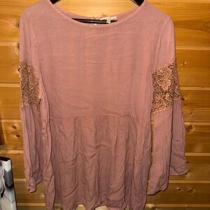 Easel Mauve Lace Accent Women's Blouse